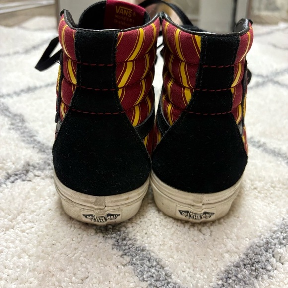 Vans Sk8-Hi Harry Potter Gryffindor Sneakers Black Red Women’s 8 - Picture 4 of 12